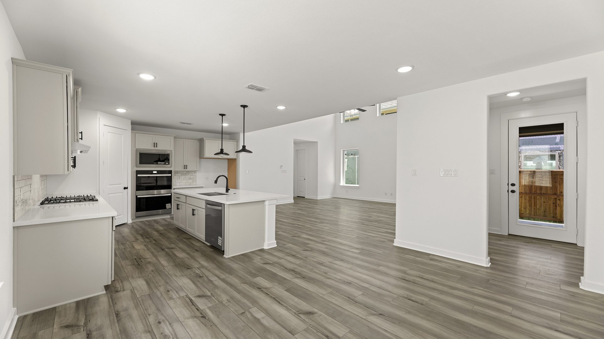 Derby at 8736 Treeline Parkway, Justin, Texas: photo 2