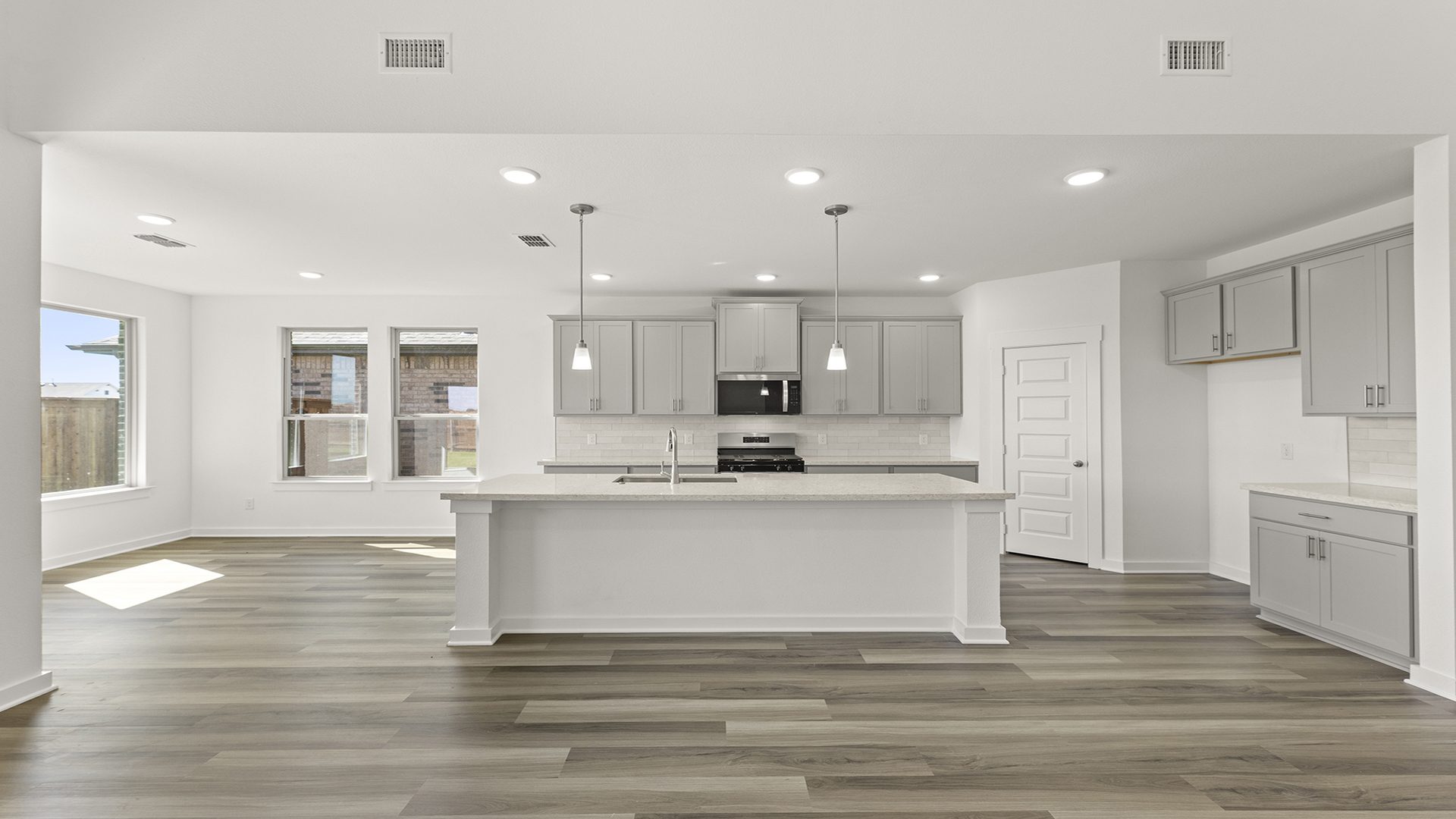 Cypress II at 1335 Burgess Street, Royse City, Texas: photo 2