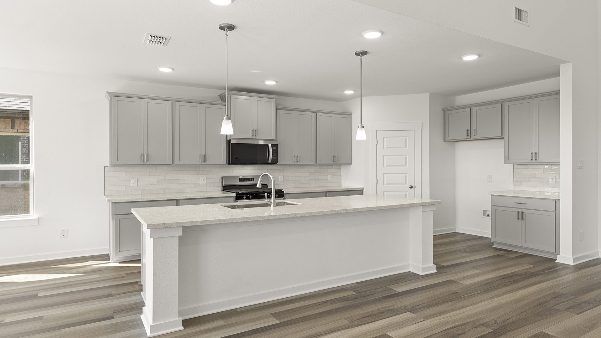 Cypress II at 1335 Burgess Street, Royse City, Texas: photo 3