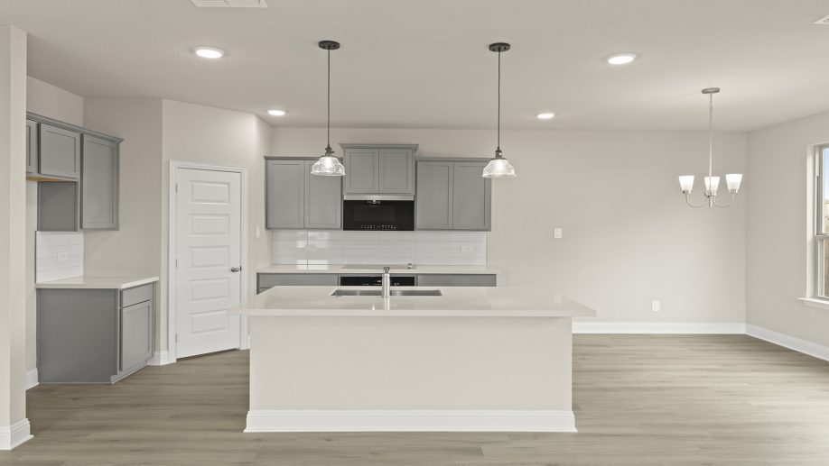 1712 Edgeway Kitchen