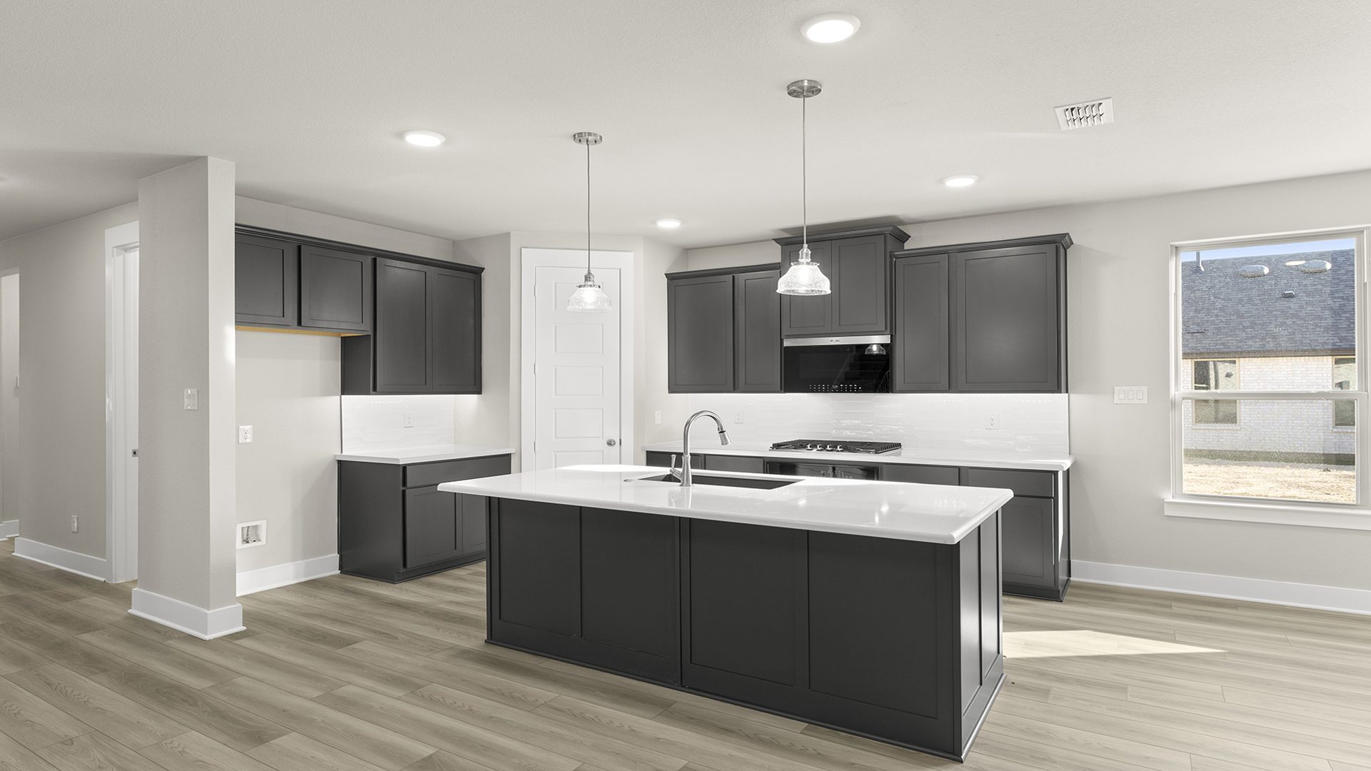 Davenport at 8544 Treeline Parkway, Justin, Texas: photo 3