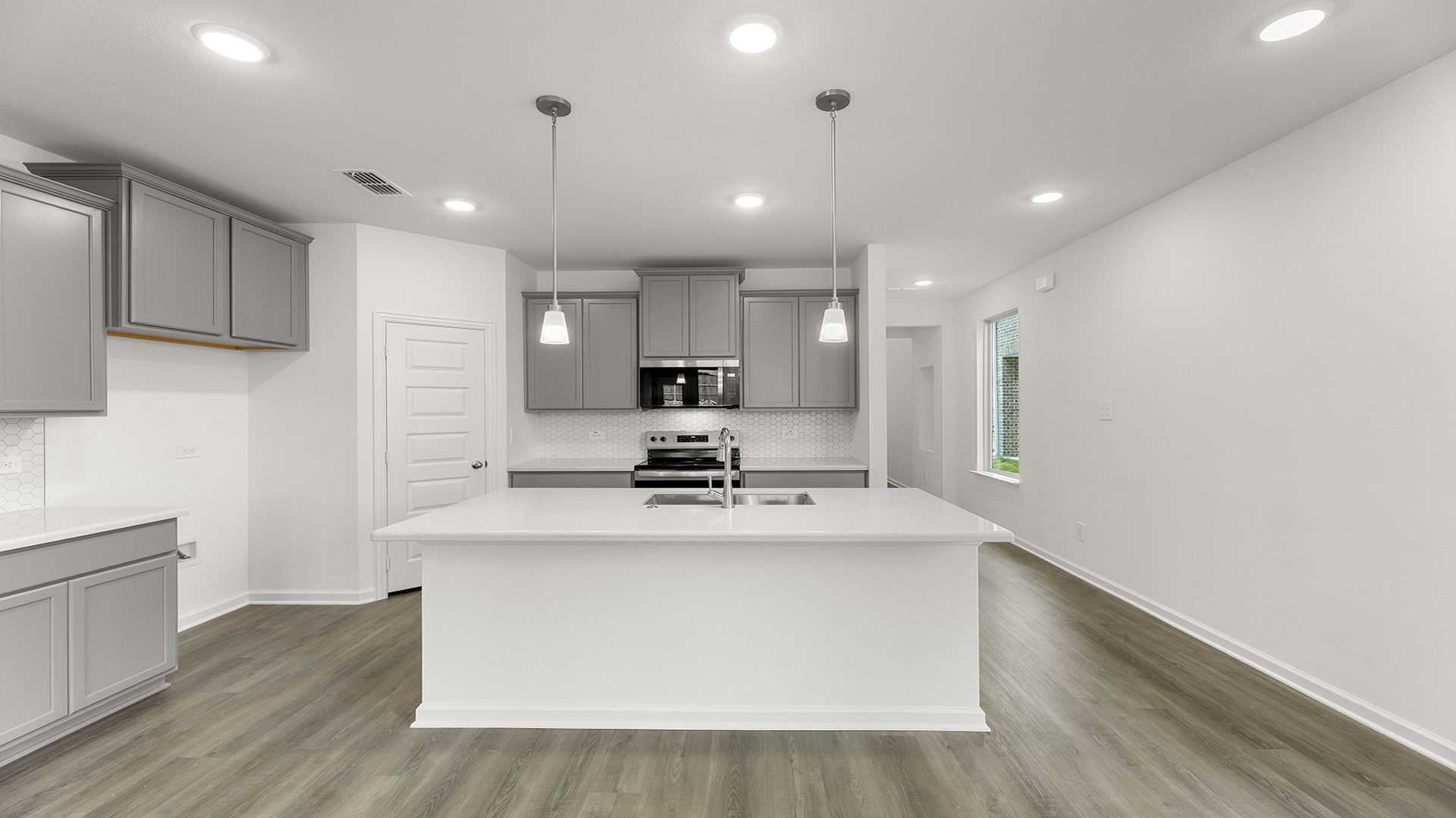 Holbrook II at 1716 Edgeway Drive, Aubrey, Texas: photo 2