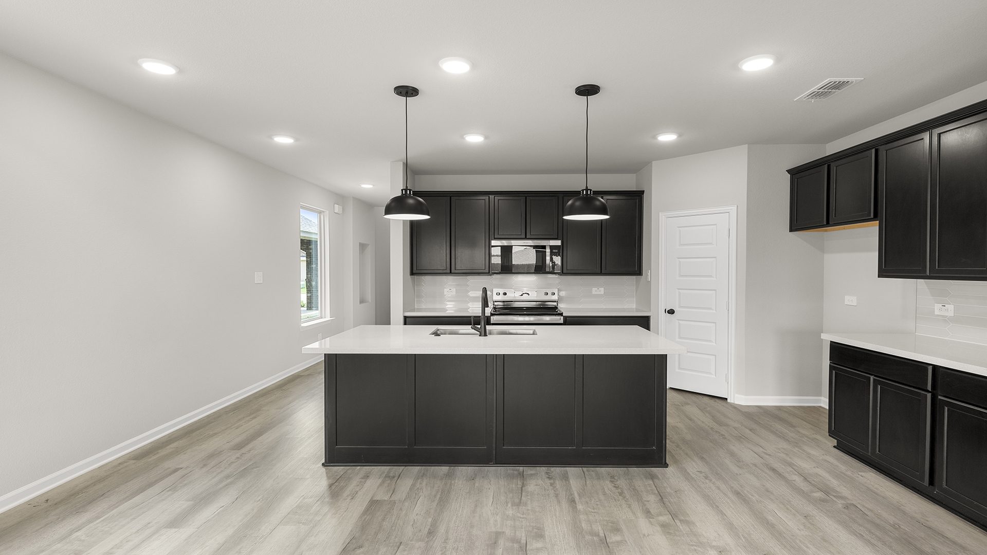 Holbrook II at 1709 Meadow Crest Drive, Aubrey, Texas: photo 3