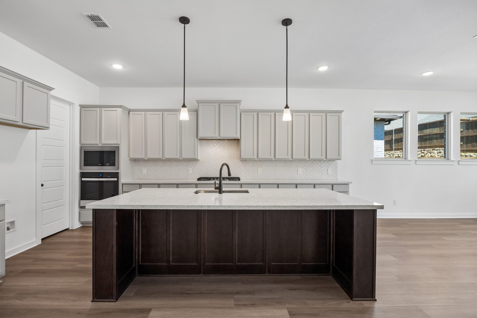 Permian at 2648 Elias Drive, Corinth, Texas: photo 2